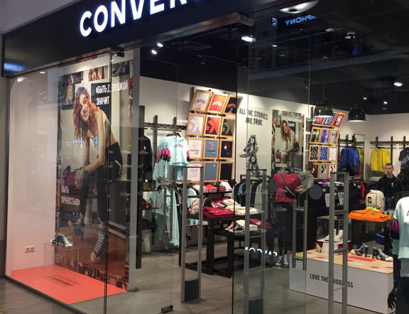Фото магазина для детей Converse Фотография детского магазина Converse