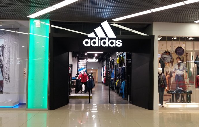 Фото магазина для детей Adidas Фотография детского магазина Adidas