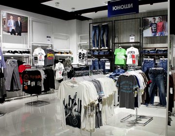 Детский магазин Gloria Jeans в ТРК Вернисаж в Ярославле Детский магазин Gloria Jeans в ТРК Вернисаж в Ярославле