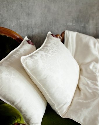 Миниатюра фотографии German grass подушка luxury silk средняя 68х68 см