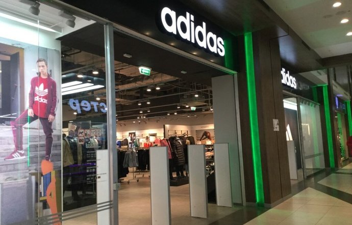 Фото магазина для детей Adidas Фотография детского магазина Adidas
