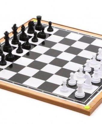 Наша Игрушка Шахматы и шашки 2 в 1 с игровым полем 38х38 см